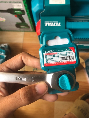 Cờ lê miệng vòng tự động 2 chiều Total