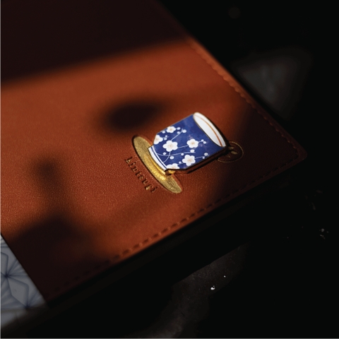 Pin 'tách trà Kintsugi' đế nam châm dùng làm trang trí, bookmark, gắn vật dụng gia đình