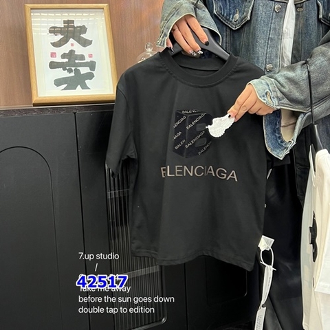 Áo Balenciaga đen giày trắng - size 120