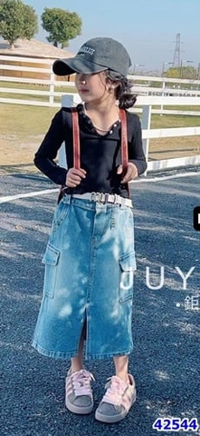 chân váy jean dài túi chéo ô vuông - size 7y