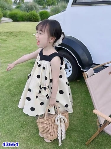 Đầm trắng chấm bi 2 túi nơ - size 130