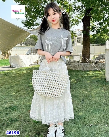 Set áo xám đính hạt, chân váy trắng dài