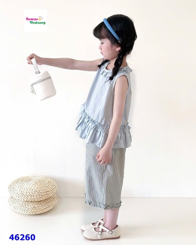 Set áo xanh, quần sọc xám