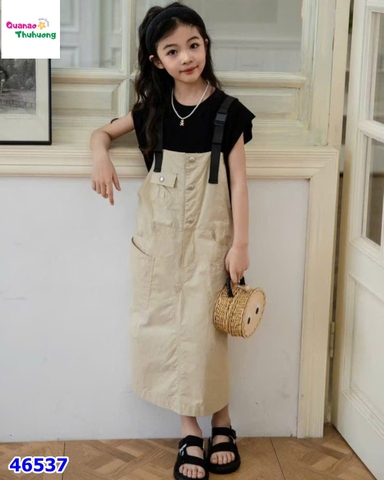Set đầm yếm kem, áo croptop đen