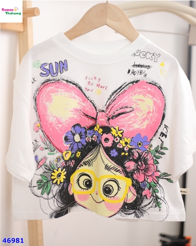 Áo croptop trắng cô gái