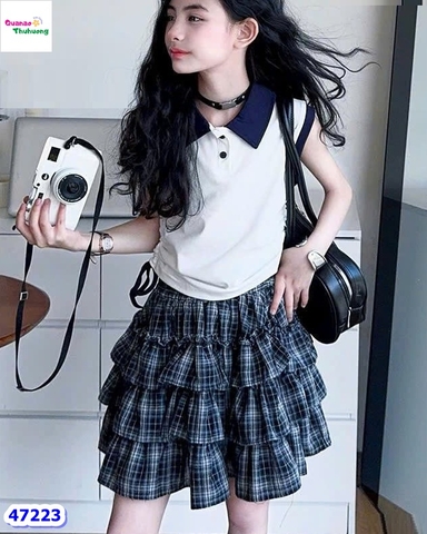Set ChoHee polo trắng, chân váy caro xanh