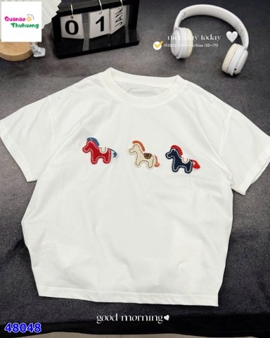 Áo trắng thêu 3 con ngựa