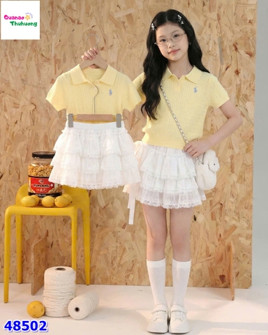Set áo polo vàng, váy trắng