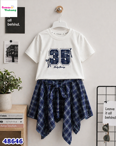 Set áo trắng in 35, váy caro xanh