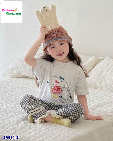 Bộ dài xám Kitty, quần caro đen
