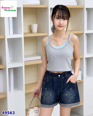 Quần short jean xanh đính bướm