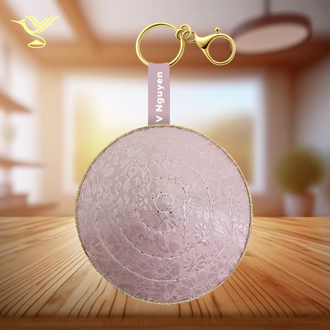 Móc khóa nón lụa 9cm in logo dây