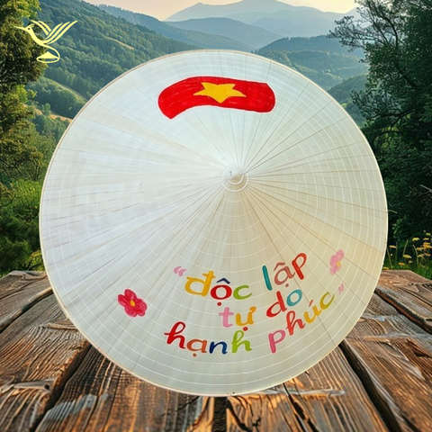 Nón lá họa tiết yêu nước