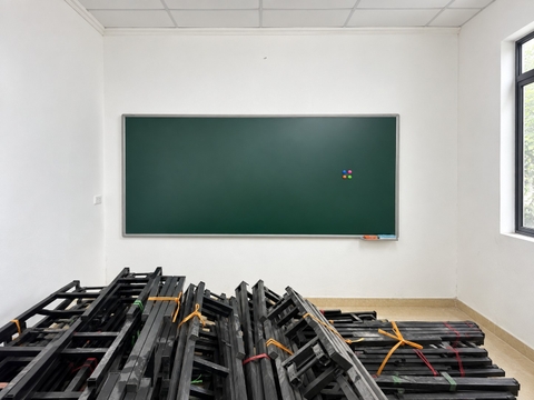 Bảng từ xanh cho trung tâm dạy thêm: Hình ảnh thực tế lắp đặt trước ngày khai giảng