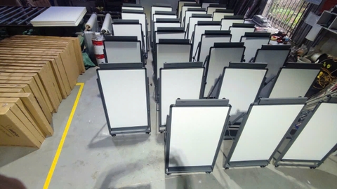 Bảng flipchart giá tốt, sản xuất trực tiếp tại xưởng, giao hàng toàn quốc