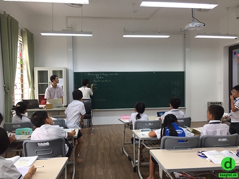 Bảng Cột Trượt Lên Xuống - Bảng Dạy Học Cao Cấp