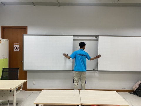 Hệ Bảng Trượt Liền Khối Dạy Học Trung Học Cơ Sở – Trung Học Phổ Thông – 2 Bảng Từ Trắng Trượt Ngang Kết Hợp Màn Hình
