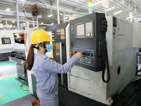 Tuyển kỹ thuật viên CNC