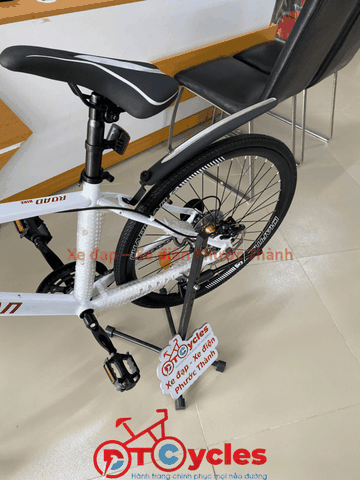 Xe đạp Touring CHAPMAN Bánh 600 Có đề màu Trắng-Bạc