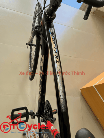 Xe đạp đua TKYLAUS Bánh 700c Hợp kim màu Đen-Đỏ