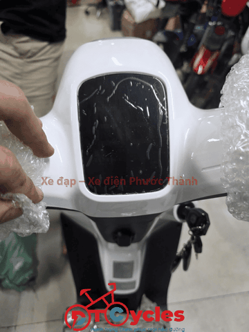 Xe điện Pega Cap AZ màu Trắng