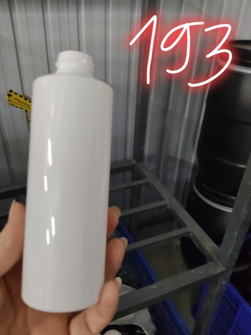 CHAI NHỰA TRẮNG ĐỤC CỔ VUÔNG