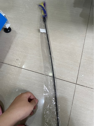 Cần câu mèo cán nhựa lông gà
