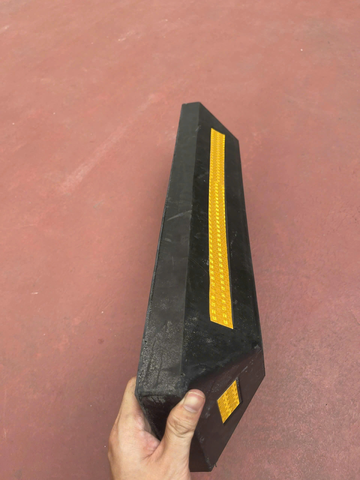 Chặn lùi cao su KT: 560x150x100mm