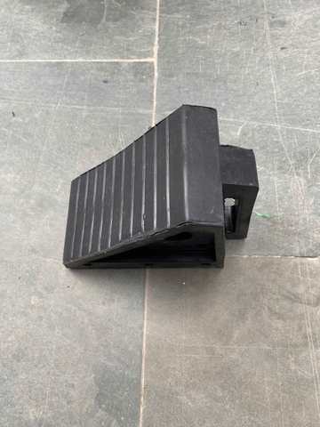 Chặn Lùi Cao Su Di Động 170x150x100mm