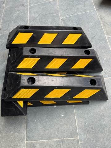 Chặn lùi cao su 550x150x100mm