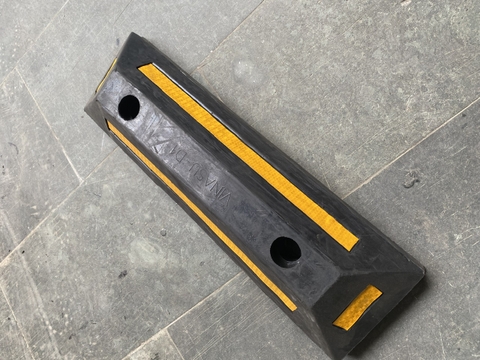 Chặn lùi cao su 560x150x100mm