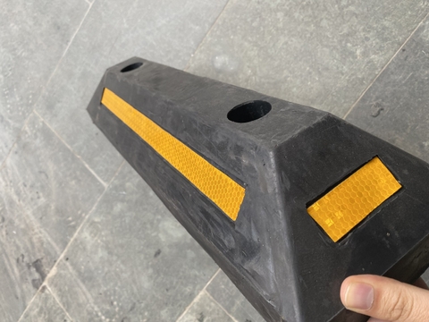 Chặn lùi cao su 560x150x100mm