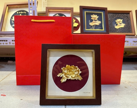 Tranh sen vàng 20cm x 20 cm