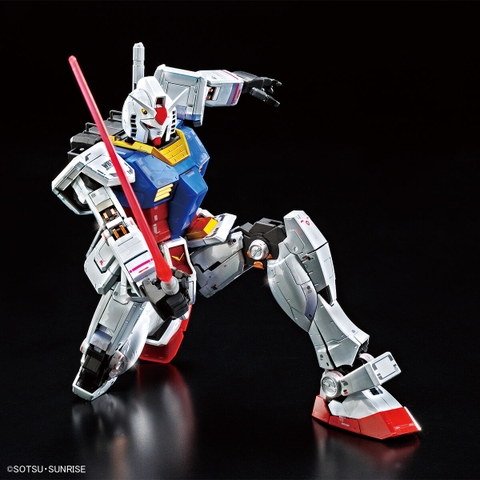 MG 1/100 THE GUNDAM BASE LIMITED RX-78-2 GUNDAM Ver.3.0 [TITANIUM FINISH]