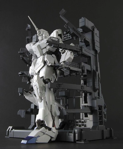 MG 1/100 RX-0 UNICORN GUNDAM FULL PSYCHO-FRAME PROTOTYPE MOBILE SUIT + MS CASE