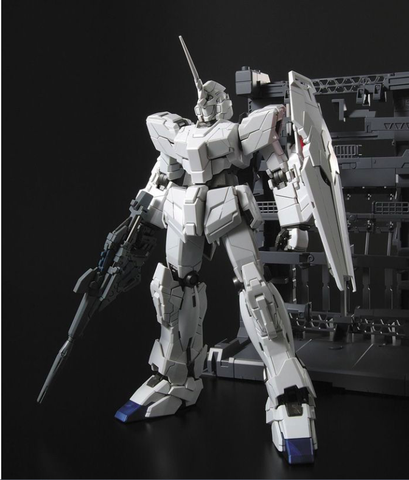 MG 1/100 RX-0 UNICORN GUNDAM FULL PSYCHO-FRAME PROTOTYPE MOBILE SUIT + MS CASE
