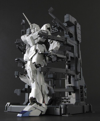 MG 1/100 RX-0 UNICORN GUNDAM FULL PSYCHO-FRAME PROTOTYPE MOBILE SUIT + MS CASE