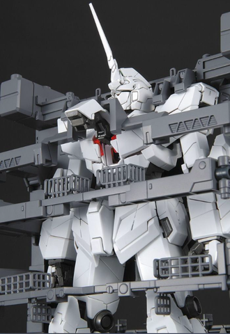 MG 1/100 RX-0 UNICORN GUNDAM FULL PSYCHO-FRAME PROTOTYPE MOBILE SUIT + MS CASE