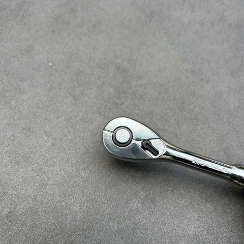 Cần Siết Cốt 1/4" Ratchet Đảo Chiều KTC BR2E