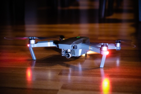 Bay drone ban đêm: rủi ro và biện pháp an toàn
