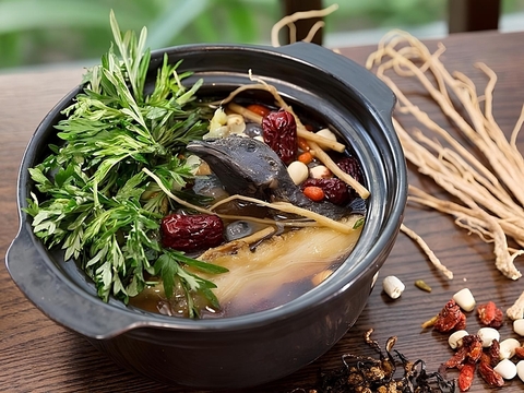 Cổ, cánh gà hầm ngải