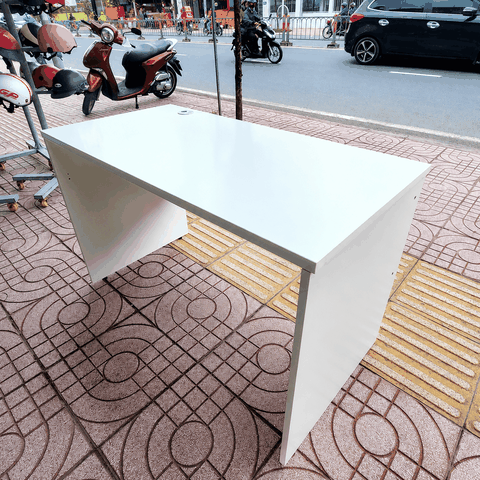 Bàn làm việc màu trắng 1200x600x750mm BAN022