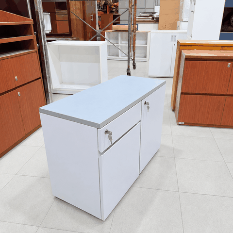 tu-ho-so-thap-go-trang-mat-xam-900x400x630