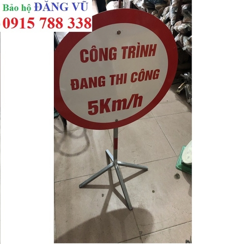 Biển báo công trường đang thi công
