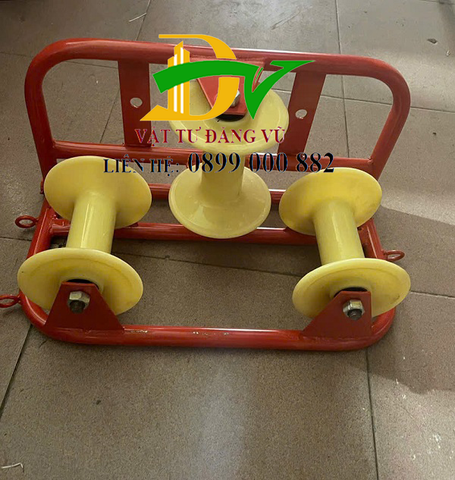 Con lăn kéo cáp góc bánh nhựa