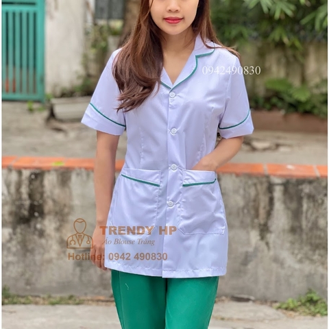 Bộ blouse trắng dáng ngắn viền bo tròn xanh lá kết hợp quần xanh lá cho dược sỹ, điều dưỡng, y tá, phòng khám, bệnh viện