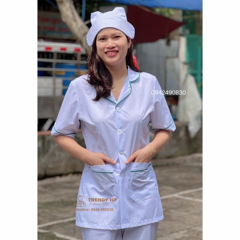 Bộ Blouse Trắng có viền Xanh Lá bo tròn cổ nữ tính - Áo blu trắng điều dưỡng, dược sỹ, thẩm mỹ viện, spa