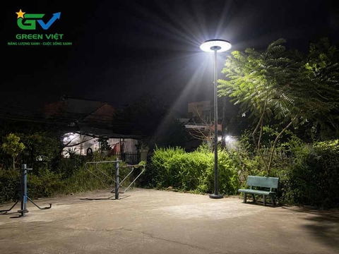 Đèn năng lượng mặt trời DSV82024 UFO 1000W lắp sân vườn