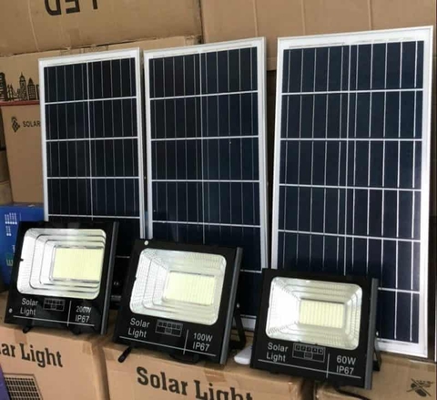 Đèn năng lượng mặt trời 100w báo pin vỏ nhôm