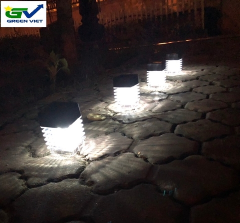 Đèn năng lượng mặt trời trang trí sân vườn DTSV51